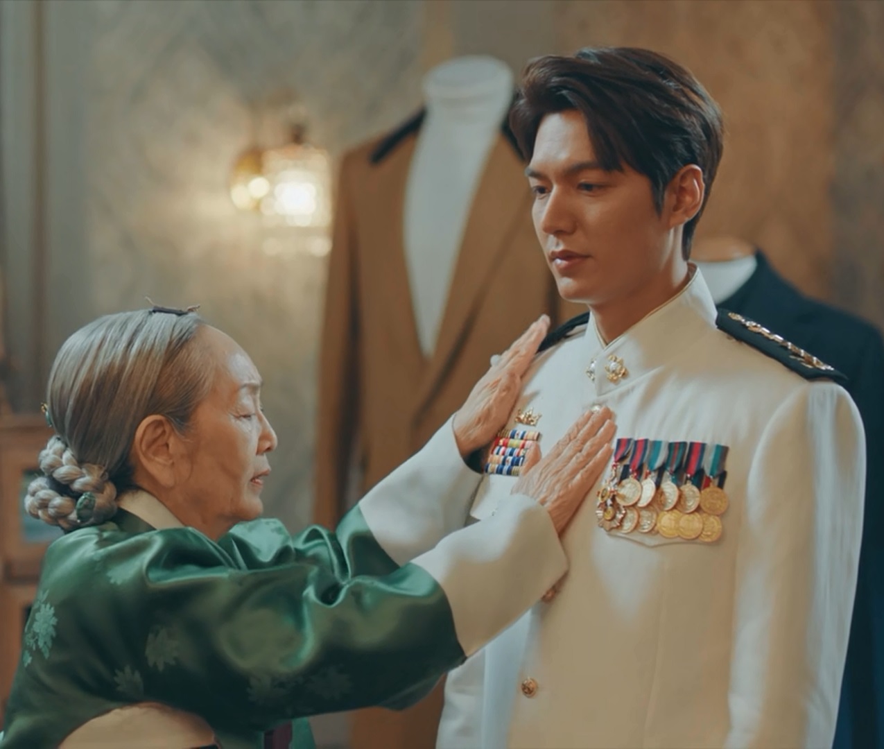 Lee Min Ho in The King: Eternal Monarch Korean Drama (2020)
نقد و بررسی سریال کره ای پادشاه: سلطنت ابدی (The King: Eternal Monarch)