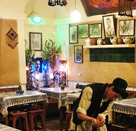 پسرک قهوه چی در داستان جهانی که من در آن نیستم